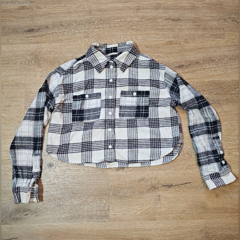 American Eagle Plaid Button-Up Cropped Shirt